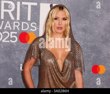 Londres, Royaume-Uni. 01 mars 2025. Millie Bobby Brown participe aux Brit Awards 2025 à l'O2 à Greenwich, Londres, Royaume-Uni. Crédit : SOPA images Limited/Alamy Live News Banque D'Images