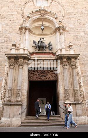 Valence, Espagne - 23 février 2025 : L'église San Martin Obispo et San Antonio Abad dans la vieille ville de Valence Banque D'Images