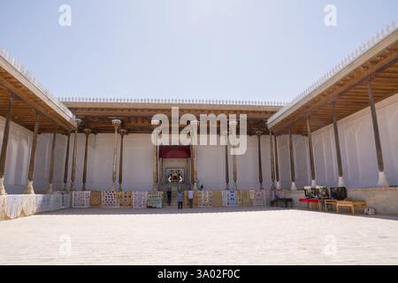 Boukhara, Ouzbékistan - 09 juillet 2024 : place intérieure de la Citadelle où se trouve le trône Banque D'Images