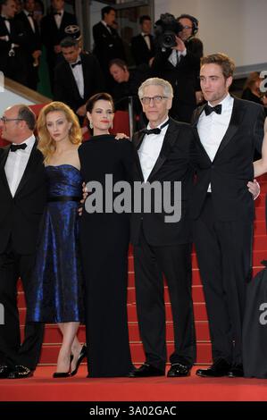 Paul Giamatti, Sarah Gadon, David Cronenberg, Robert Pattinson. Projection de 'Cosmopolis' au 65ème Festival de Cannes, France..25 mai 2012.Robe bleue sans bretelles noire tuxedo.Cap/PL.©Phil Loftus/Capital Pictures Banque D'Images