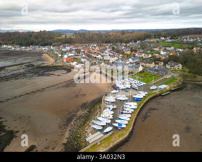 Vue aérienne du village de Limekilns sur Firth of Forth , Fife , Écosse, Royaume-Uni Banque D'Images