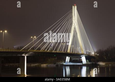 Pont Sainte-Croix sur la Vistule à Varsovie, Pologne. Banque D'Images