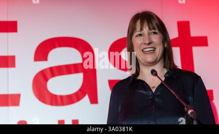 Rachel Reeves députée, chancelière de l'Échiquier, s'exprimant à la conférence régionale du parti travailliste des East Midlands, Leicester, Leicestershire, Angleterre, Royaume-Uni. Banque D'Images