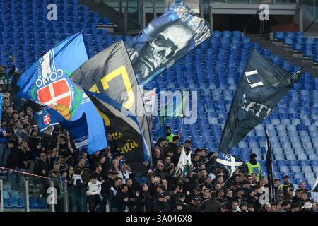 Rome, Italie. 02 mars 2025. Como supporter lors du match de championnat italien de football A Enilive 2024/2025 entre AS Roma vs Como 1907 au stade Olimpic de Rome le 2 mars 2025. Crédit : Agence photo indépendante/Alamy Live News Banque D'Images