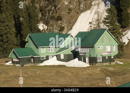Green House entouré Ice Pahalgam Jammu-et-Cachemire Inde Asie Banque D'Images