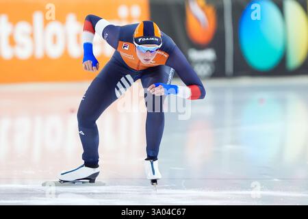 Heerenveen, pays-Bas. 02 mars 2025. HEERENVEEN, PAYS-BAS - 2 MARS : Naomi Verkerk des pays-Bas pendant la Coupe du monde ISU de patinage de vitesse 6 au Thialf le 2 mars 2025 à Heerenveen, pays-Bas (photo par Andre Weening/Orange Pictures) crédit : Orange pics BV/Alamy Live News Banque D'Images