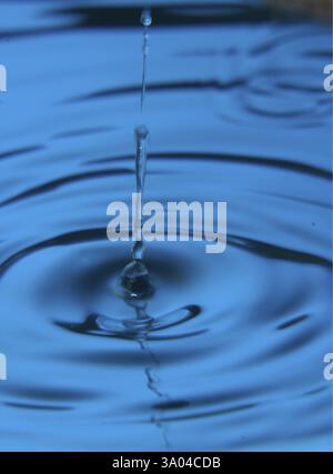 Motif liquide, gouttes d'eau Banque D'Images