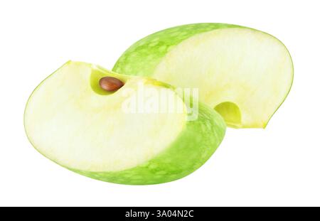 Deux quartiers de pomme verte isolés sur fond blanc Banque D'Images
