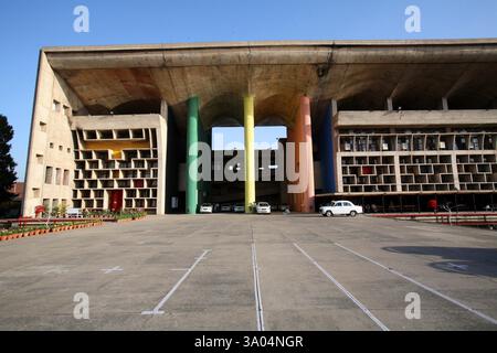 Bâtiment de la haute Cour du territoire de l'Union de Chandigarh, Inde, Asie Banque D'Images