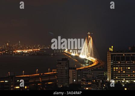 bandra worli illuminé ou rajiv gandhi lien maritime avec bandra bandstand skyline, Bombay Mumbai, Maharashtra Banque D'Images