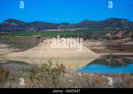 Les réservoirs de Guadalhorce ou Guadalteba sont un groupe de six réservoirs situés sur le cours moyen de la rivière Guadalhorce et deux de ses plus grands affluents Banque D'Images