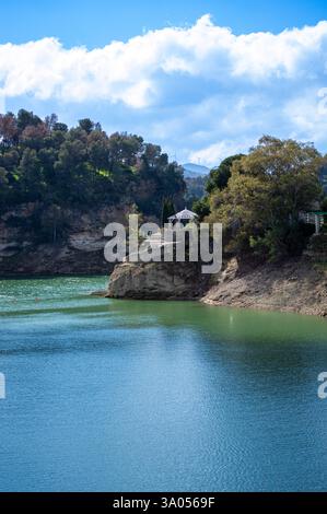 Les réservoirs de Guadalhorce ou Guadalteba sont un groupe de six réservoirs situés sur le cours moyen de la rivière Guadalhorce et deux de ses plus grands affluents Banque D'Images