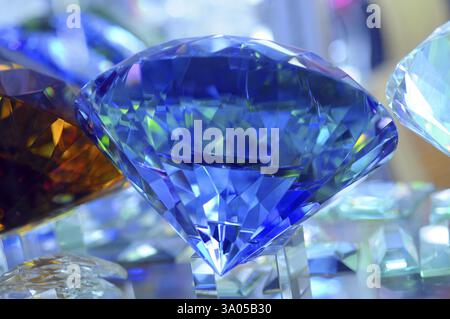 Diamants d'affichage colorés, Chine, Asie Banque D'Images