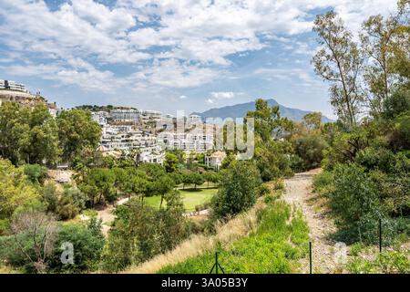Une image de paysage d'un terrain de golf caché dans la méditerranée de Marbella Banque D'Images