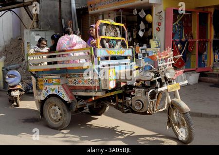 Pousse-pousse moto pour les transports publics, Bhuj, Kutch, Gujarat, Inde, Asie Banque D'Images