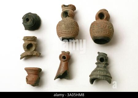 Pipes de fumée en terre cuite, Tamil Nadu, Inde, Asie Banque D'Images