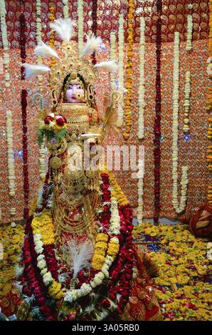 Idole de Dheenga Gavar avec des bijoux lourds à Nayapura à l'occasion du festival Dheenga Gavar Jodhpur Rajasthan Inde Banque D'Images