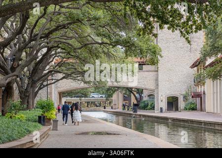 Texas, 2 nov 2024 - vue nuageuse sur la célèbre promenade du canal Mandalay à Las Colinas Banque D'Images