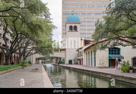 Texas, 2 nov 2024 - vue nuageuse sur la célèbre promenade du canal Mandalay à Las Colinas Banque D'Images