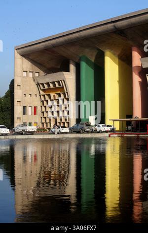 Bâtiment de la haute Cour du territoire de l'Union de Chandigarh, Inde, Asie Banque D'Images