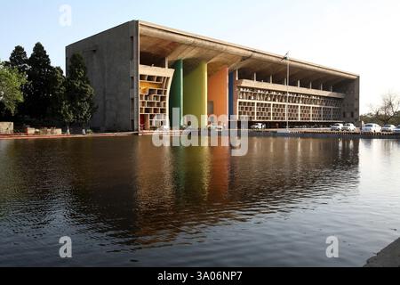 Bâtiment de la haute Cour du territoire de l'Union de Chandigarh, Inde, Asie Banque D'Images