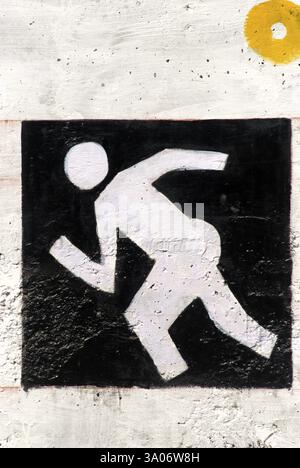 Athlétisme le pictogramme du III Commonwealth Youth Game peint sur le mur du parc zoologique Rajiv Gandhi, Katraj, Pune Banque D'Images