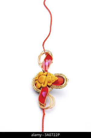 Rakhi avec symbole religieux du seigneur Ganesha, festival de Raksha Bandhan, Inde, Asie Banque D'Images