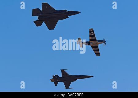 Davis Monthan AFB 3-2-2025 Tucson, AZ USA 3 formation de navires pratiquant à la Heritage Flight Conference à Davis Monthan Air Force base en préparation Banque D'Images