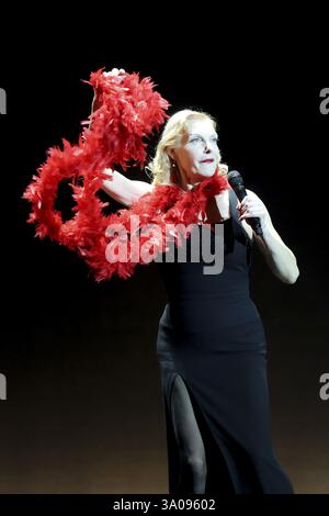 Ute Lemper : rendez-vous avec Marlene, spectacle au Deutsches Theater, Berlin, 28.02.2025 Banque D'Images