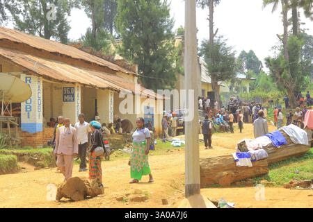 Soldats de la RDC jugés après avoir fui le groupe rebelle M23. Les soldats sont accusés d'avoir commis des crimes, volé des biens à la population. Banque D'Images