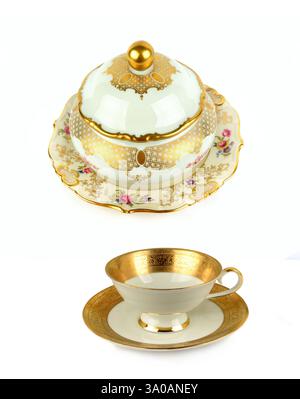 Bol de bonbons en porcelaine vintage, tasse et soucoupe isolés sur fond blanc. Collage. Photo verticale. Banque D'Images