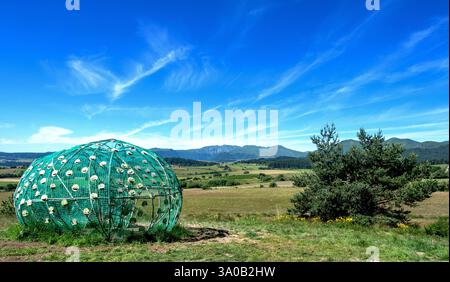Horizons arts et natures dans Sancy 2024. 'Drosera' de Lika Guillemot , Puy de Dôme, Auvergne Rhône, France Banque D'Images