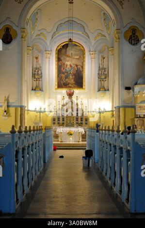 Intérieur de l'église emblématique d'Élisabeth, ou église bleue, dans la vieille ville historique de Bratislava. Banque D'Images