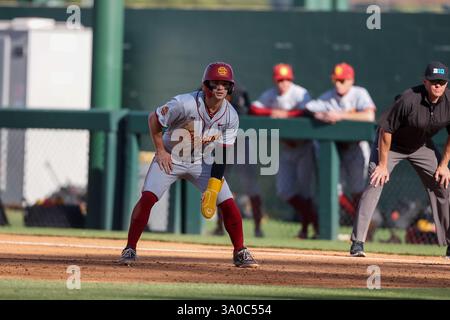 Los Angeles, États-Unis. 2 mars 2025. Brayden Dowd (16 ans) de l'USC débute lors d'un match de baseball de la NCAA contre l'UCLA le dimanche 2 mars 2025 à Los Angeles. Greg Fiore/Cal Sport Media/Alamy Live News Banque D'Images