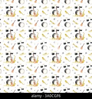 Kit de batterie aquarelle, guitare électrique, saxophone, trombone parmi les notes de musique noires sans couture motif isolé fond. Percussions musicales Banque D'Images
