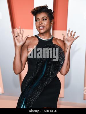 ÉTATS-UNIS. 03 mars 2025. Taraji P. Henson marchant sur le tapis rouge à la Vanity Fair Oscar Party 2025 qui s'est tenue au Wallis Annenberg Center for the Performing Arts à Beverly Hills, CA, le 2 mars 2025. (Photo par Anthony Behar/Sipa USA) crédit : Sipa USA/Alamy Live News Banque D'Images