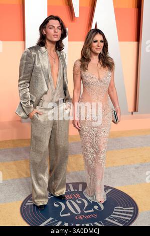 Damian Hurley mit Mutter Elizabeth Hurley BEI der Vanity Fair Oscar Party 2025 anlässlich der 97. Oscar-Verleihung im Wallis Annenberg Centre pour les arts de la scène Beverly Hills, 02.03.2025 *** Damian Hurley avec sa mère Elizabeth Hurley à la Vanity Fair Oscar Party 2025 à l'occasion de la 97e cérémonie des Oscars au Wallis Annenberg Center for the Performing Arts Beverly Hills, 02 03 2025 Foto:XJ.xBlocx/xFuturexImagex Vanity 5659 Banque D'Images