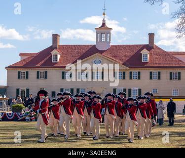Fife & Drum corps marchant devant George Washington Mount Vernon, Alexandria, va Banque D'Images