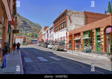 Découverte du centre-ville de Bisbee, Arizona, États-Unis avec des boutiques et des galeries d'art. Banque D'Images