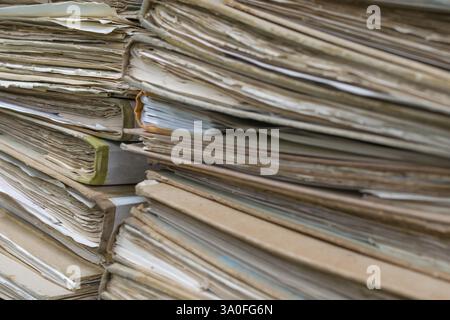 Les anciens fichiers dans l'ancien dossier s'empilent dans un ordre désordonné. Banque D'Images