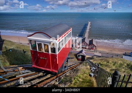 Saltburn by the Sea North Yorkshire téléphérique victorien ascenseur de falaise feniculaire, exploitant l'équilibre de l'eau funiculaire de falaise au Royaume-Uni construit en 1883. Banque D'Images