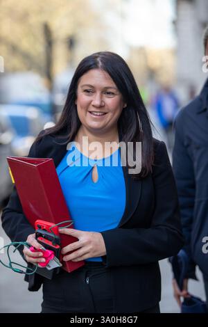 Londres, Royaume-Uni. 4 mars 2025. LISA NANDY, secrétaire d'État à la culture, aux médias et aux Sports, arrive à Downing Street pour une réunion hebdomadaire du Cabinet crédit : Richard Lincoln/Alamy Live News Banque D'Images