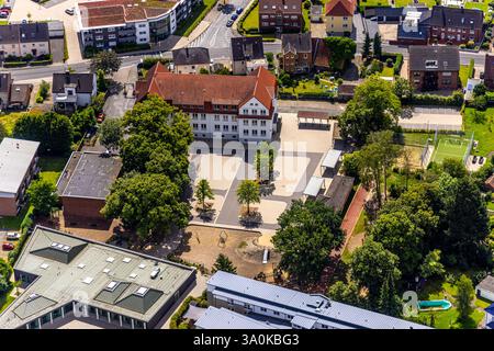 Vue aérienne, école primaire de Lessingschule, district de Herringen, Hamm, région de la Ruhr, Rhénanie du Nord-Westphalie, Allemagne Banque D'Images