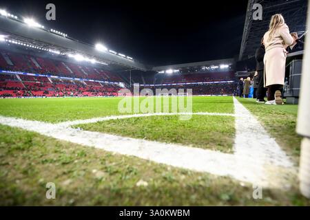 Eindhoven, pays-Bas. 04 mars 2025. EINDHOVEN, PAYS-BAS - 4 MARS : vue centrale du stade vue depuis l'un des drapeaux d'angle lors de la manche 2024/25 de la Ligue des champions de l'UEFA entre le PSV et l'Arsenal FC au PSV Stadion le 4 mars 2025 à Eindhoven, pays-Bas. (Photo de Ben Gal/Orange Pictures) crédit : Orange pics BV/Alamy Live News Banque D'Images