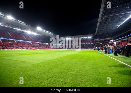Eindhoven, pays-Bas. 04 mars 2025. EINDHOVEN, PAYS-BAS - 4 MARS : vue centrale du stade vue depuis l'un des drapeaux d'angle lors de la manche 2024/25 de la Ligue des champions de l'UEFA entre le PSV et l'Arsenal FC au PSV Stadion le 4 mars 2025 à Eindhoven, pays-Bas. (Photo de Ben Gal/Orange Pictures) crédit : Orange pics BV/Alamy Live News Banque D'Images