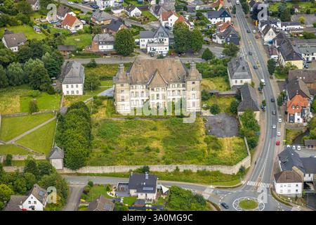 Vue aérienne, ancien château Deutschordenskommende Mülheim, Sichtigvor, Warstein, Sauerland, Rhénanie du Nord-Westphalie, Allemagne Banque D'Images