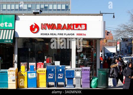 Hwarak Lab 화락, 136-95 Roosevelt Ave, Queens, New York. Boutique NYC d'un restaurant de poulet frit franchisé coréen à Flushing. 치킨연구소 뉴욕 Banque D'Images