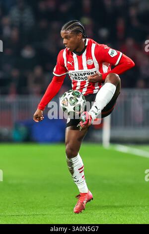 Eindhoven, Brabant du Nord, pays-Bas. 4 mars 2025. TYRELL MALACIA (PSV Eindhoven, #3) contrôle le ballon, Soccer 2025 : PSV Eindhoven vs Arsenal FC (image crédit : © Gabriel Boia/ZUMA Press Wire) USAGE ÉDITORIAL SEULEMENT! Non destiné à UN USAGE commercial ! Banque D'Images