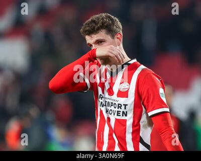 Eindhoven, Brabant du Nord, pays-Bas. 4 mars 2025. GUUS TIL (PSV Eindhoven, #20) semble déçu, lors du PSV Eindhoven vs Arsenal FC au Philipps Stadium. Crédit : Gabriel Boia/ZUMA Press Wire/ZUMA Wire/Alamy Live News Banque D'Images