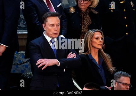 Washington, États-Unis. 04 mars 2025. Le conseiller principal du président des États-Unis Elon Musk regarde le président Donald Trump s’adresser à une séance conjointe du Congrès au Capitole des États-Unis à Washington DC le mardi 4 mars 2025. Photo de Leigh Vogel/UPI crédit : UPI/Alamy Live News Banque D'Images